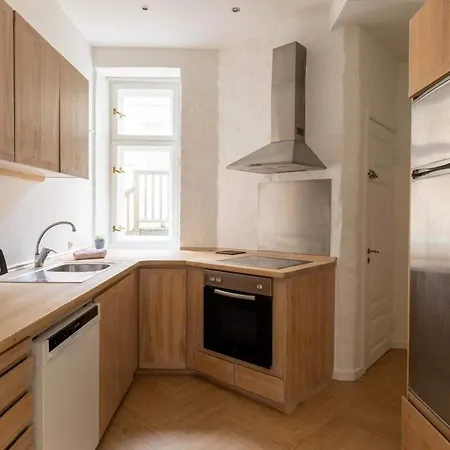 Freshly Renovated Apartment For 6 People Apartment