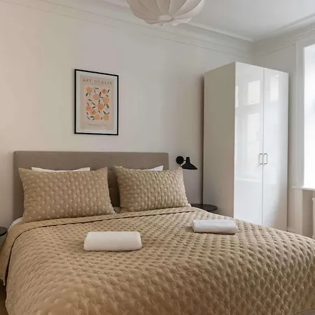 Freshly Renovated Apartment For 6 People *