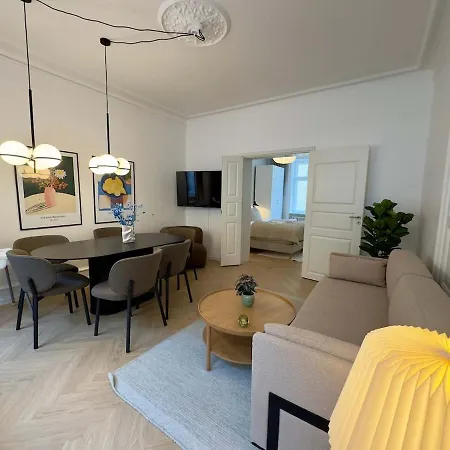 Freshly Renovated Apartment For 6 People *